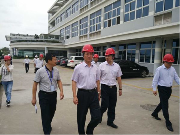 海門市長一行國慶節(jié)前檢查慧聚藥業(yè)